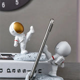 1109BA Office Desk Decoration Nordic Style Astronauts Mobile Phone Stand Holder Ornaments Resin Spaceman Bracket Toys Gift