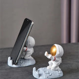 1109BA Office Desk Decoration Nordic Style Astronauts Mobile Phone Stand Holder Ornaments Resin Spaceman Bracket Toys Gift