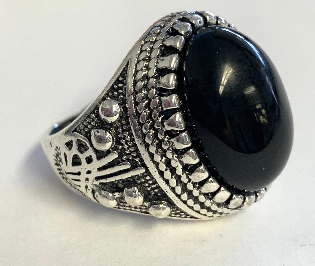 Wholesale Round black stone engraved  metal ring (sold by the piece)