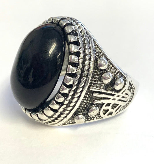 Wholesale Round Shaped Black Stone Engraved Metal Ring - Assorted Sizes