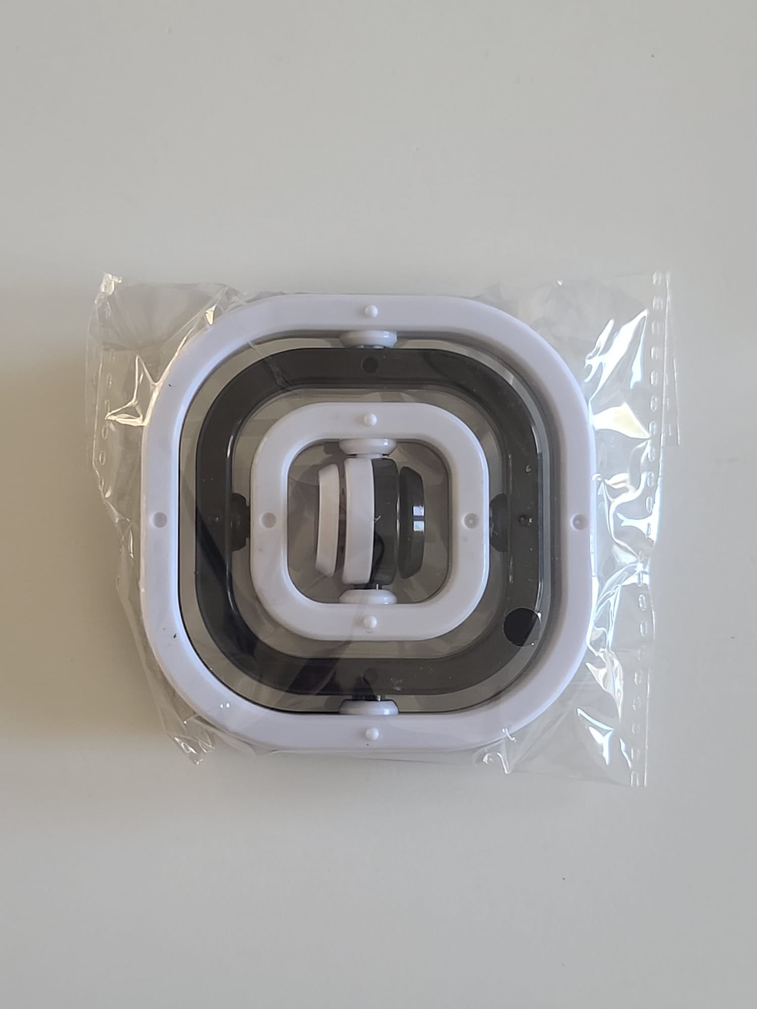 Packing Image Of Triple Flipping Square Spinner